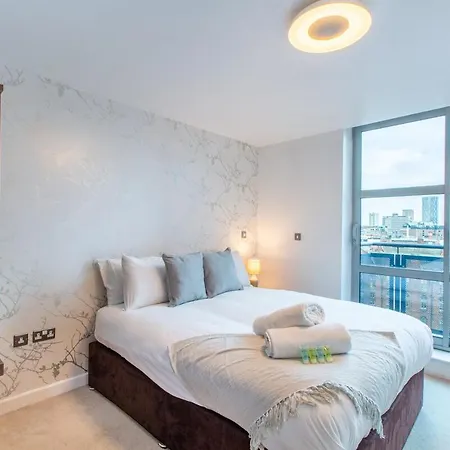 Modern 2-bed - Walk To Uni & Lgi
