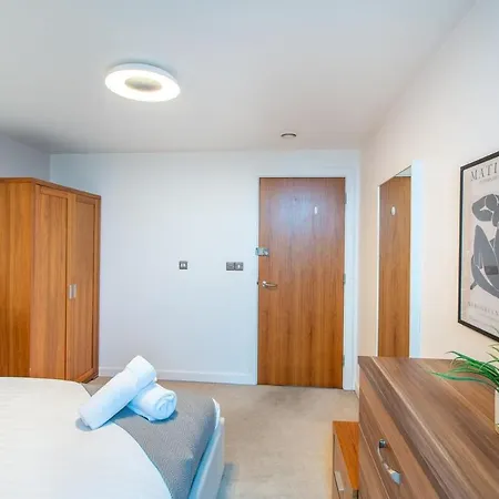 Modern 2-bed - Walk To Uni & Lgi Apartment