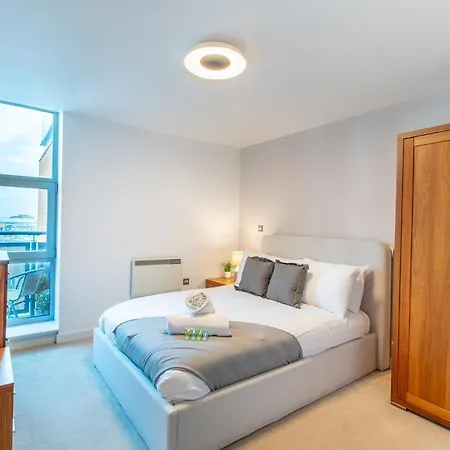 Modern 2-bed - Walk To Uni & Lgi Apartment *