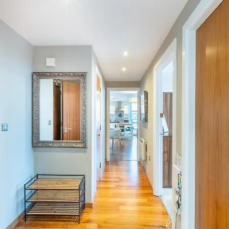 Modern 2-bed - Walk To Uni & Lgi Apartment