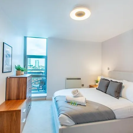 Modern 2-bed - Walk To Uni & Lgi Apartment *
