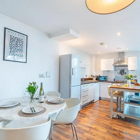 Modern 2-bed - Walk To Uni & Lgi Apartment Leeds (West Yorkshire)