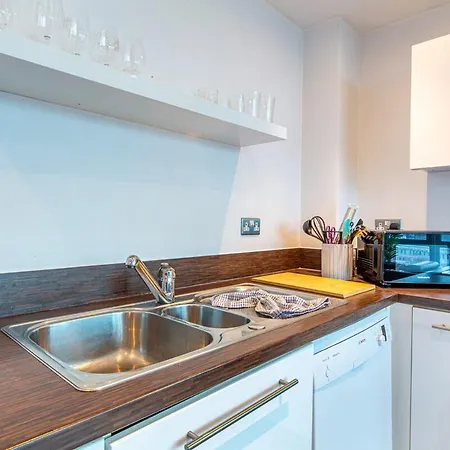 Modern 2-bed - Walk To Uni & Lgi