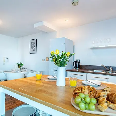 Modern 2-bed - Walk To Uni & Lgi Apartment *